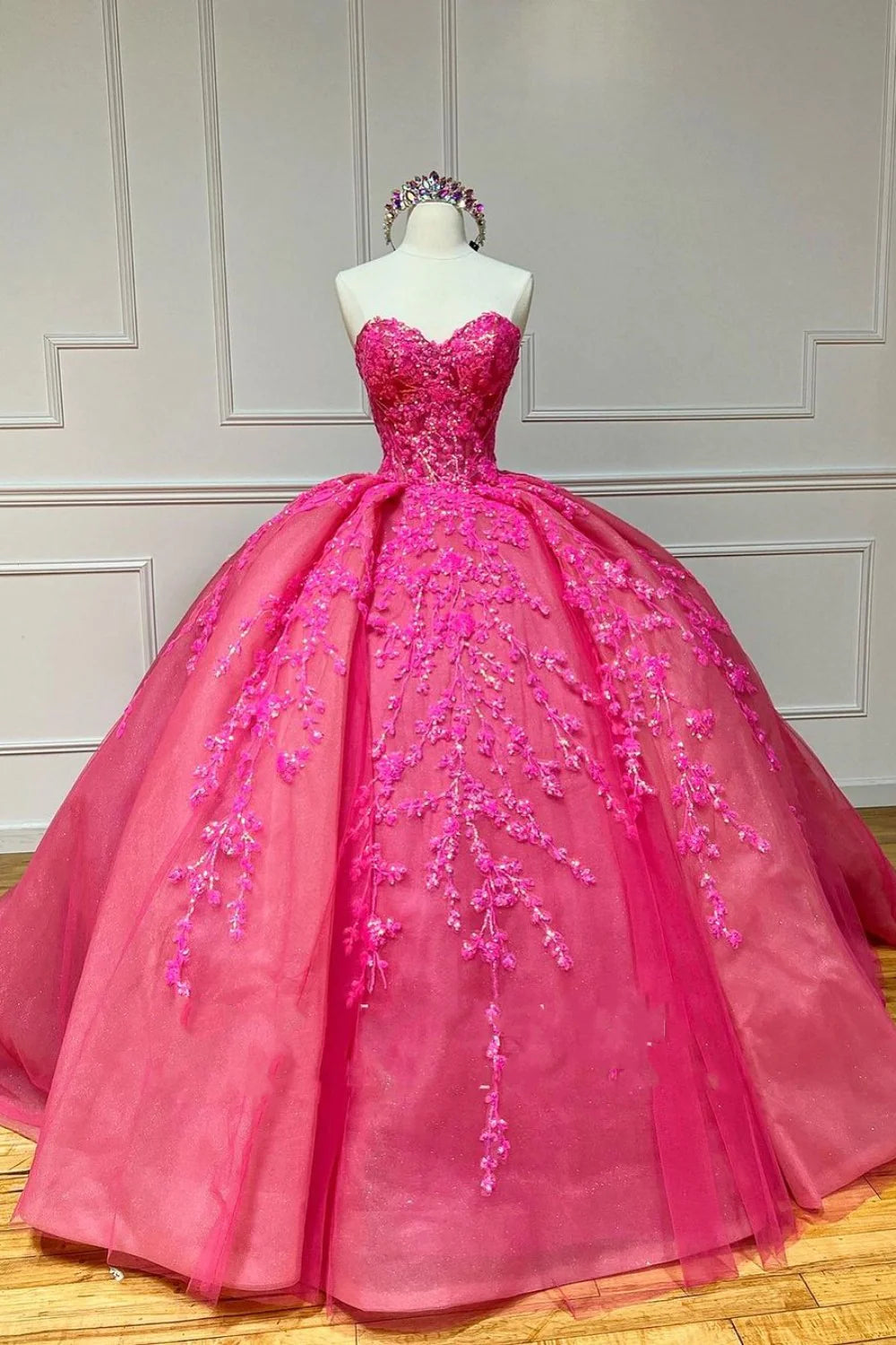 Luxury Women's Clothes Vintage Ball Gown Sweetheart Pink Lace Appliques Tulle Long Quinceanera Dresses