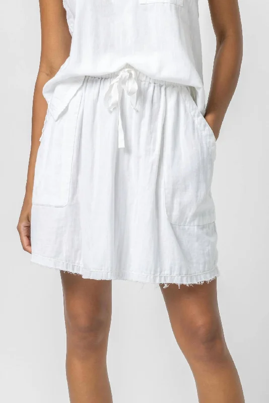 Stylish Women's Apparel Short Skirt With Pockets In White